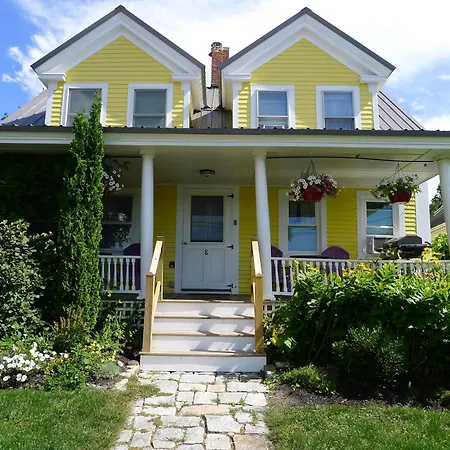 Discover Downeast Maine - Comfy Rustic Home Base 8